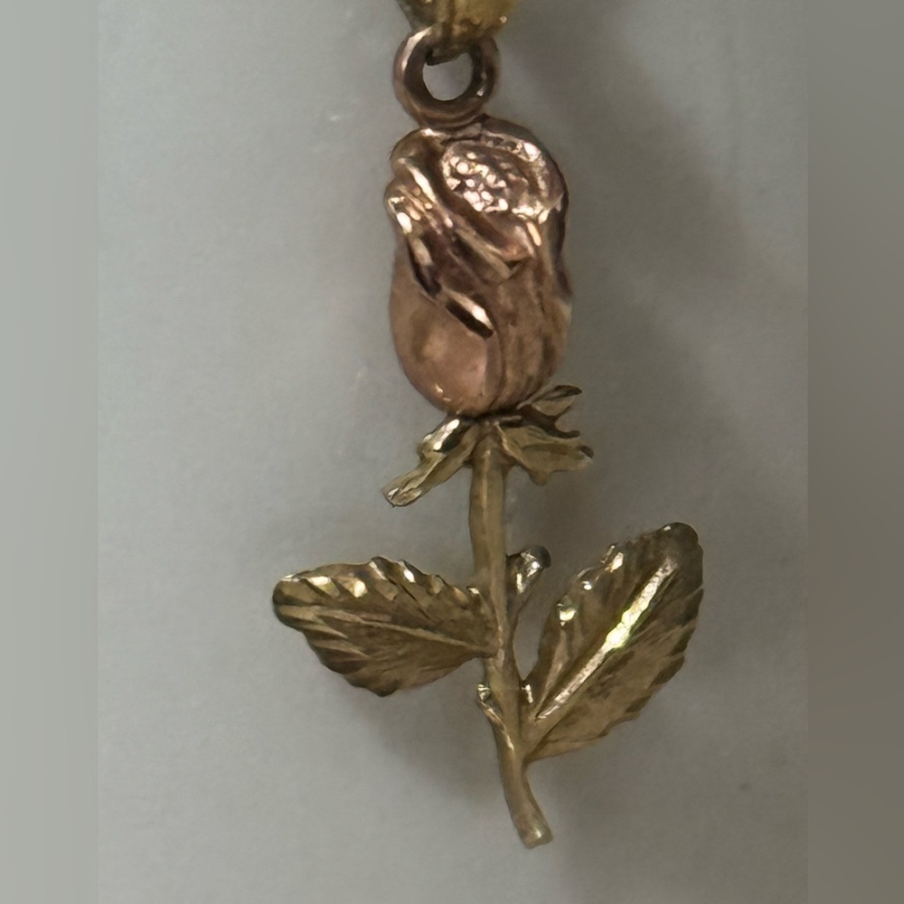 Like New Necklace-Single Rose Detail-2 Toned Yellow Gold/Rose Gold with Chain - Picture 6 of 15